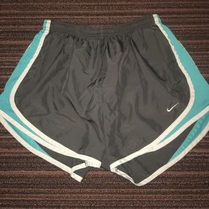 women’s nike shorts size medium
